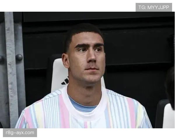 弗拉霍维奇凭借卓越身体素质重塑现代前锋标准，表现引发广泛关注