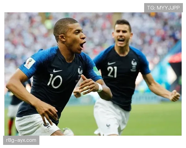 姆巴佩状态回暖再战梅西，足坛新老传奇对决引热议