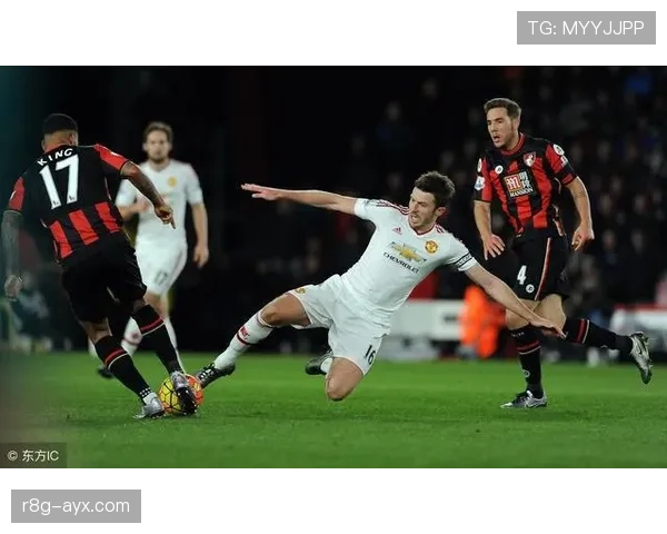 折射球如何判定？这类特殊情况的足球规则解析