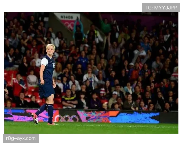 拉皮诺晒出退役后第一笔奢侈消费，网友：这比她当年年薪还高？